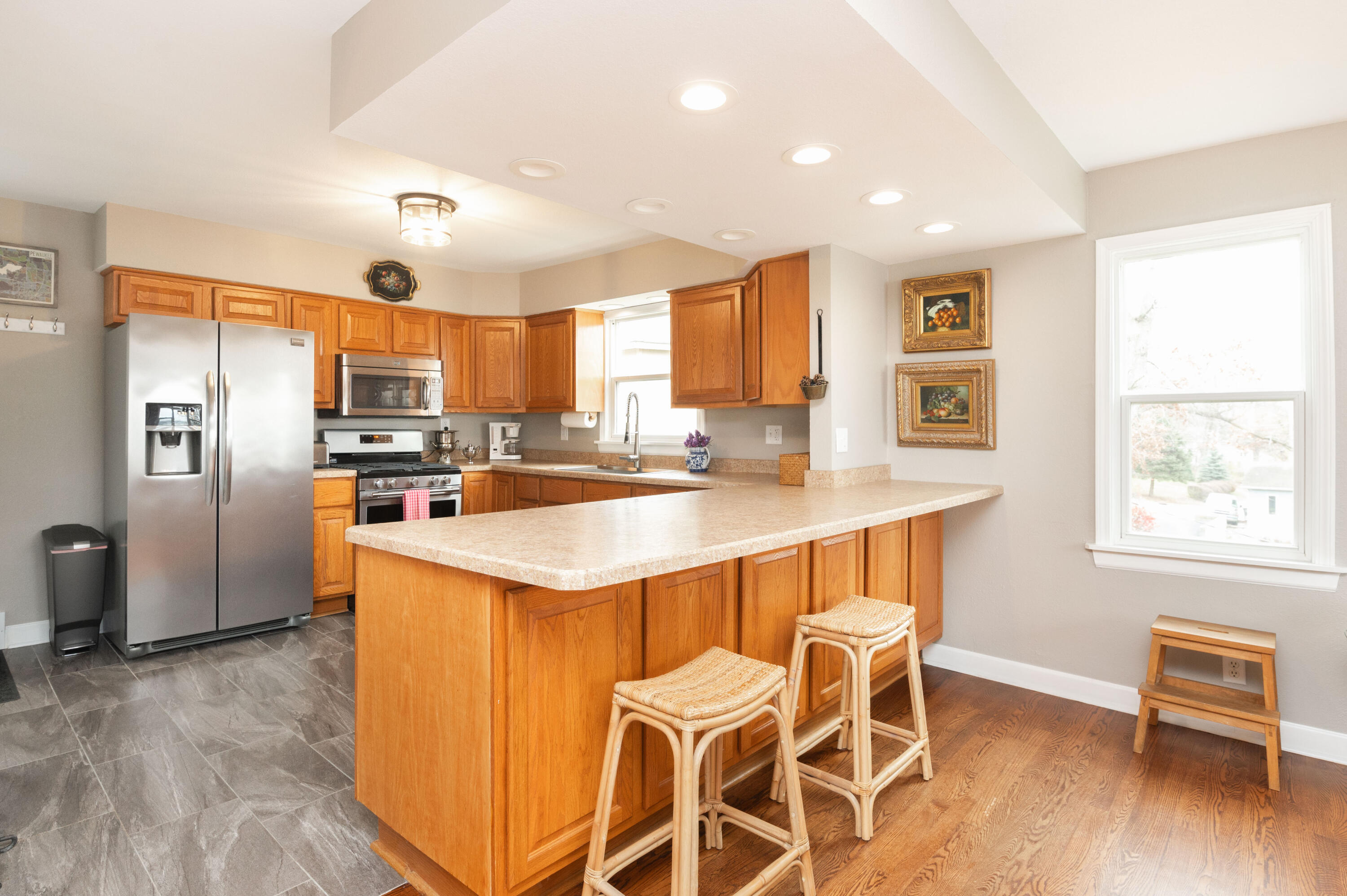 N39W27485 Hillside Grove Road Pewaukee, WI 53072 - Photo 8 of 35 HillsideInterior-4