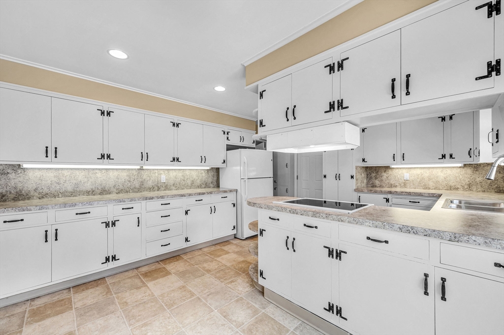 77 Arlington Road Longmeadow, MA 01106 - Photo 12 of 42 Gallery Image 12