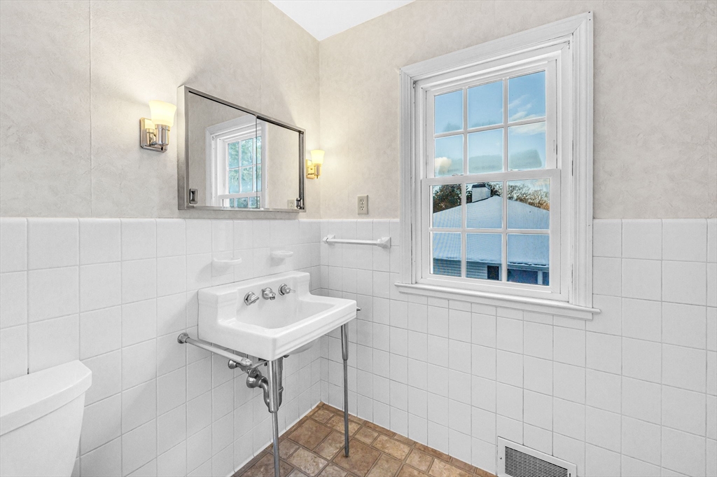 77 Arlington Road Longmeadow, MA 01106 - Photo 32 of 42 Gallery Image 32
