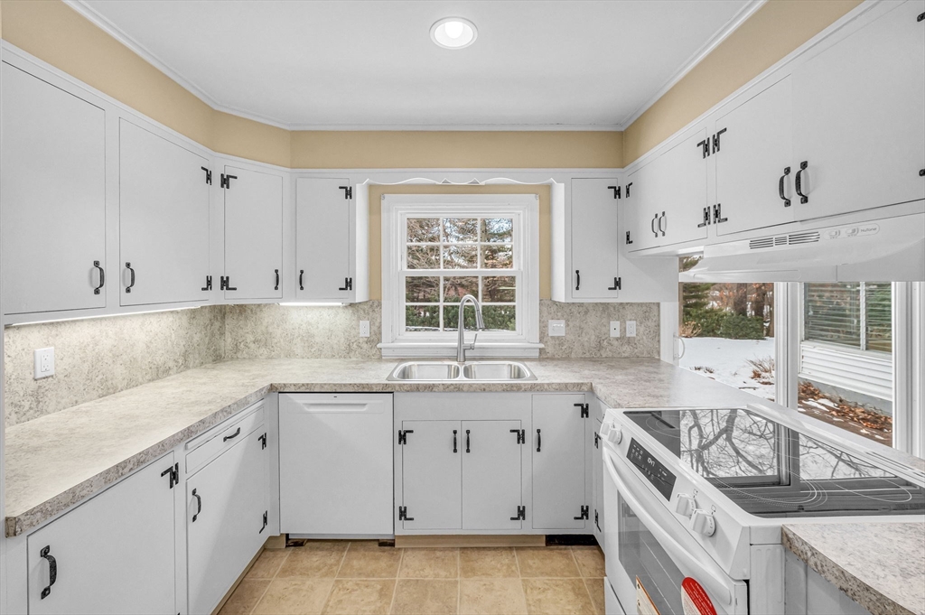 77 Arlington Road Longmeadow, MA 01106 - Photo 9 of 42 Gallery Image 9