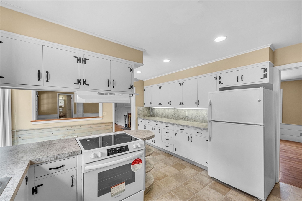 77 Arlington Road Longmeadow, MA 01106 - Photo 10 of 42 Gallery Image 10