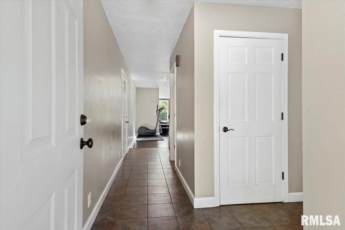 3118 Moore Road Springfield, IL 62707 - Photo 4 of 56
