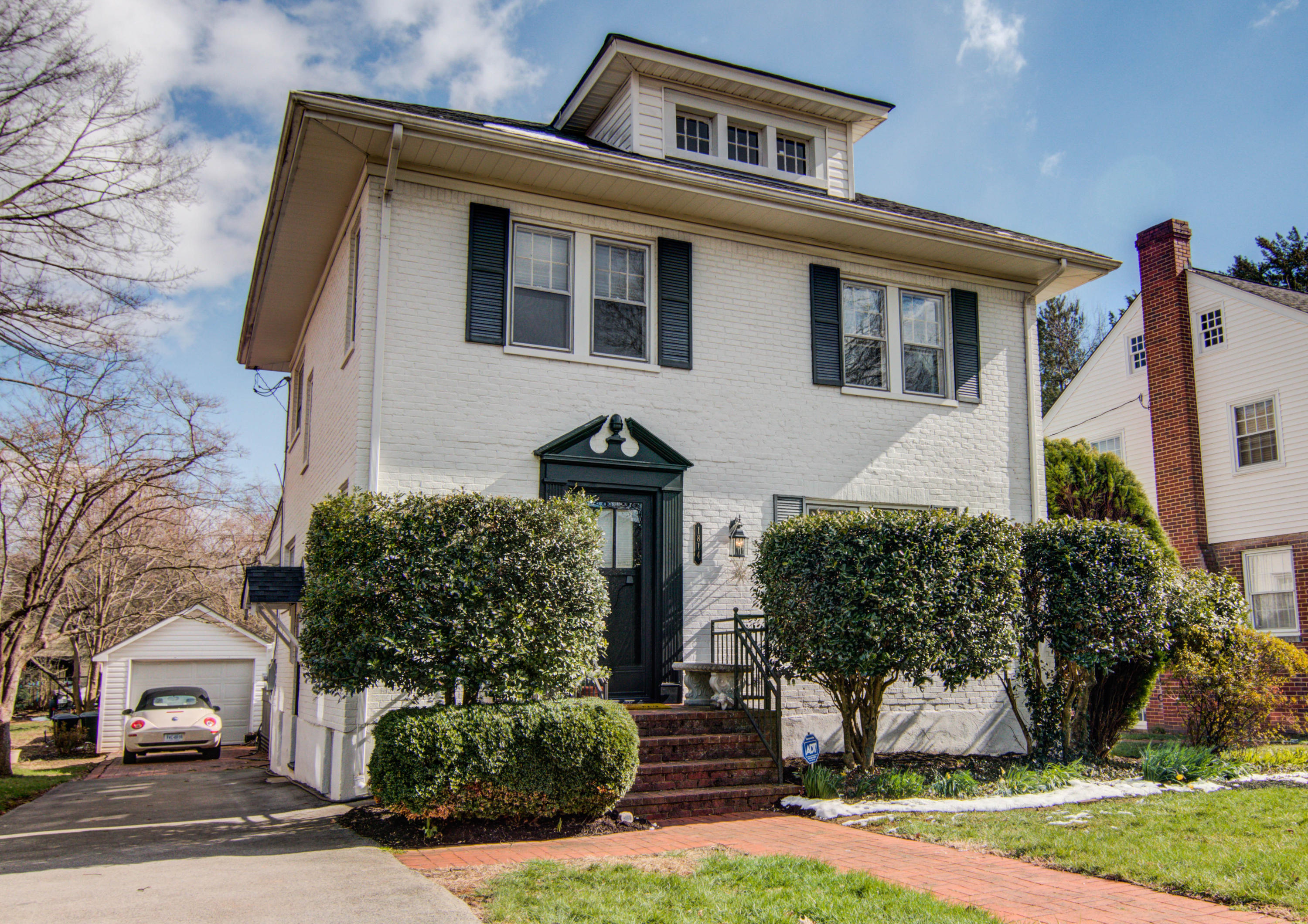 1814 Arlington Road Southwest Roanoke, VA 24015 - Photo 3 of 29 IMG_1378_79_80_81_82