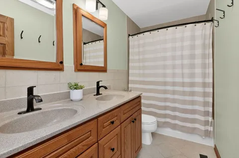 $485,000 | 6766 Valley View Drive, Downers Grove, IL 60516