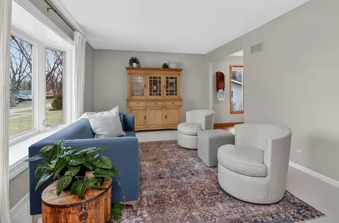 $485,000 | 6766 Valley View Drive, Downers Grove, IL 60516