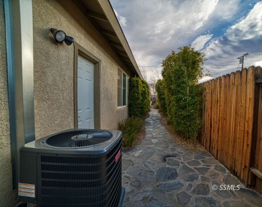 925 West Coronado Avenue Ridgecrest, CA 93555 - Photo 33 of 33 a front view of a house