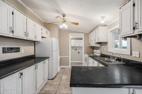 $279,000 | 572 Lakeside Road, Byrdstown, TN 38549