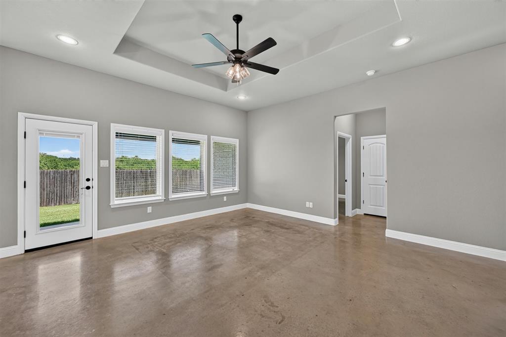 214 Rees Avenue Godley, TX 76044 - Photo 9 of 29
