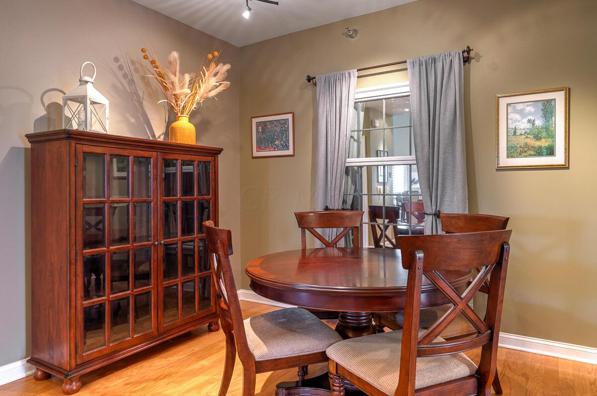 1774 Ridgecliff Road Upper Arlington, OH 43221 - Photo 10 of 32 Nice sized dining area