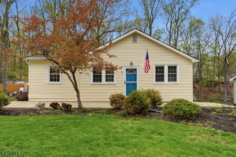 32 Coolidge Trail Hopatcong, NJ 07843 - Photo 2 of 18