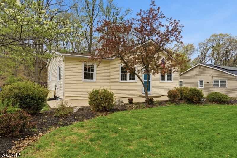 32 Coolidge Trail Hopatcong, NJ 07843 - Photo 3 of 18