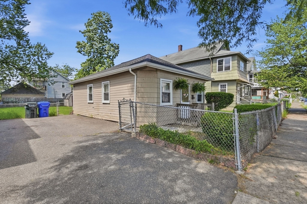 540 Armory Street Springfield, MA 01104 - Photo 5 of 28