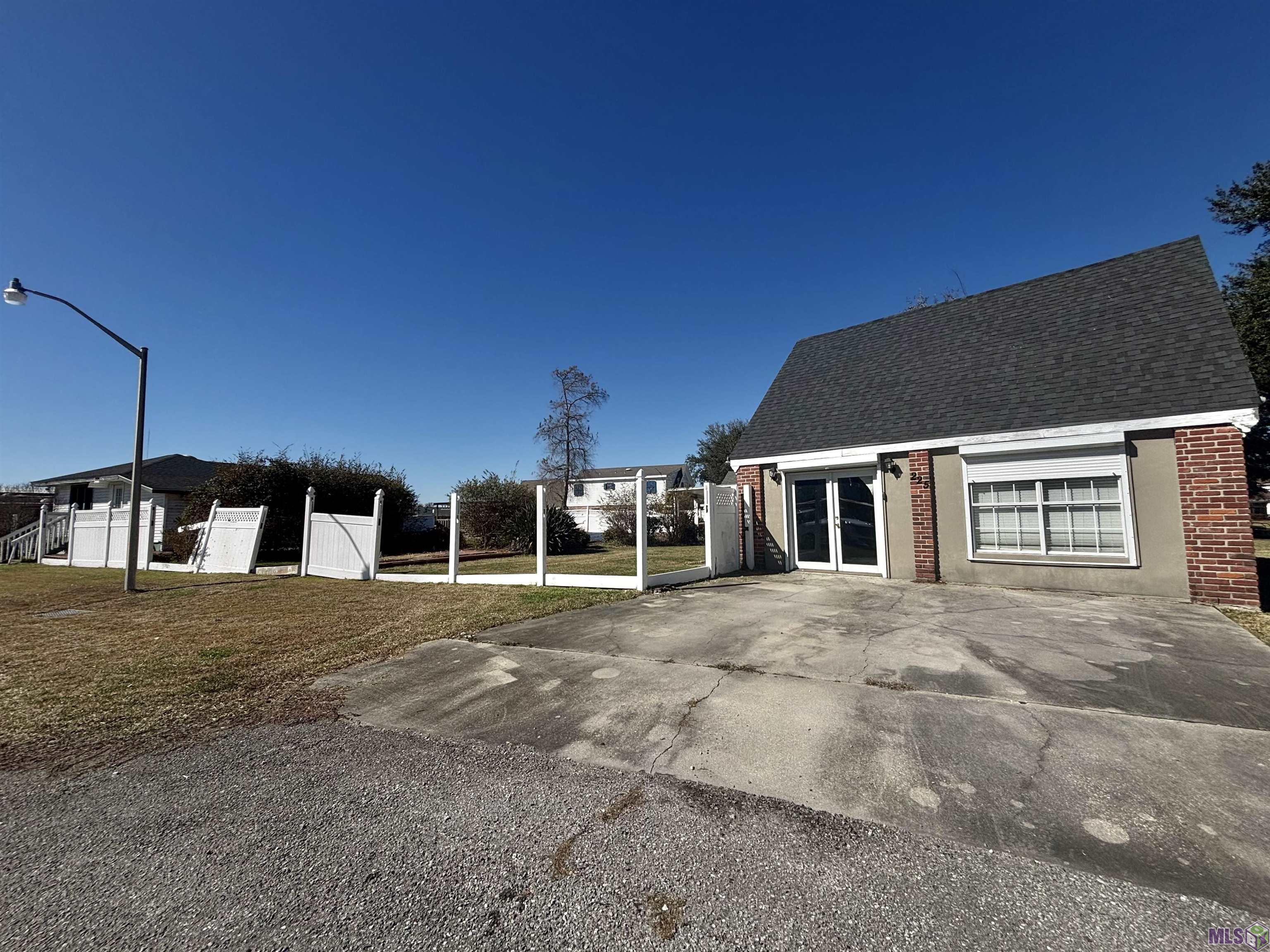 225 East 29th Street Cut Off, LA 70345 - Photo 3 of 29