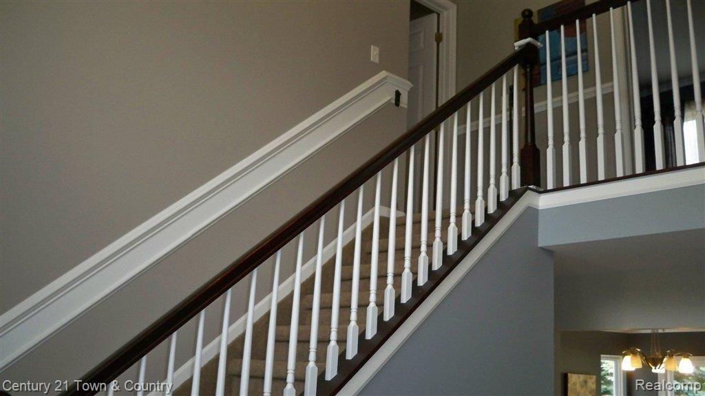 1311 Ridgeview Circle Lake Orion, MI 48362 - Photo 5 of 23 100_4579.JPG