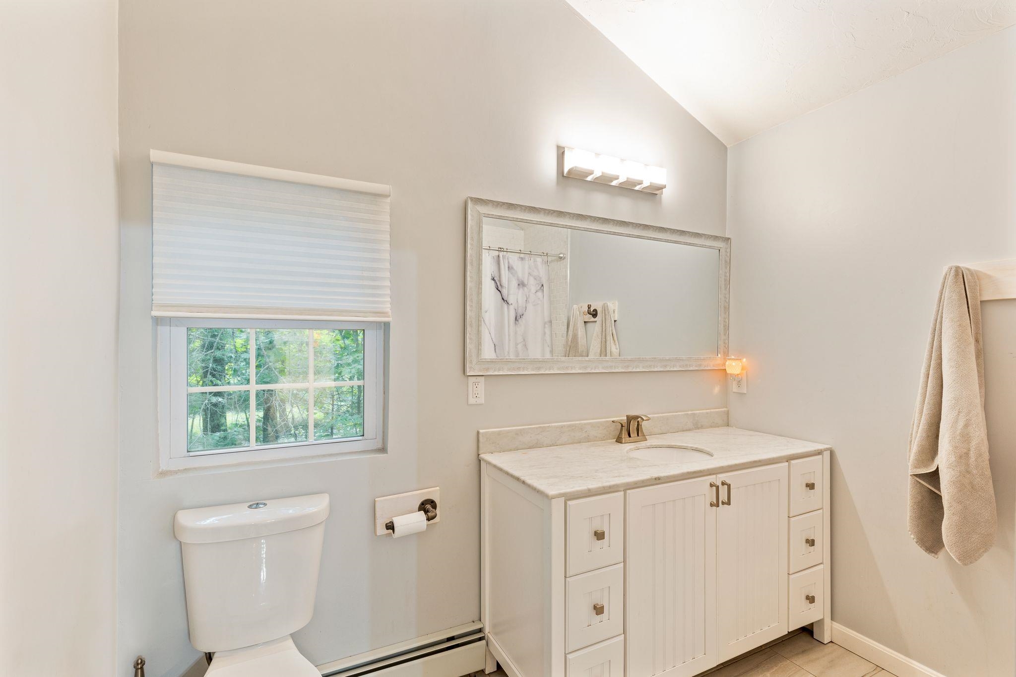 118 Scobie Pond Road Derry, NH 03038 - Photo 13 of 40