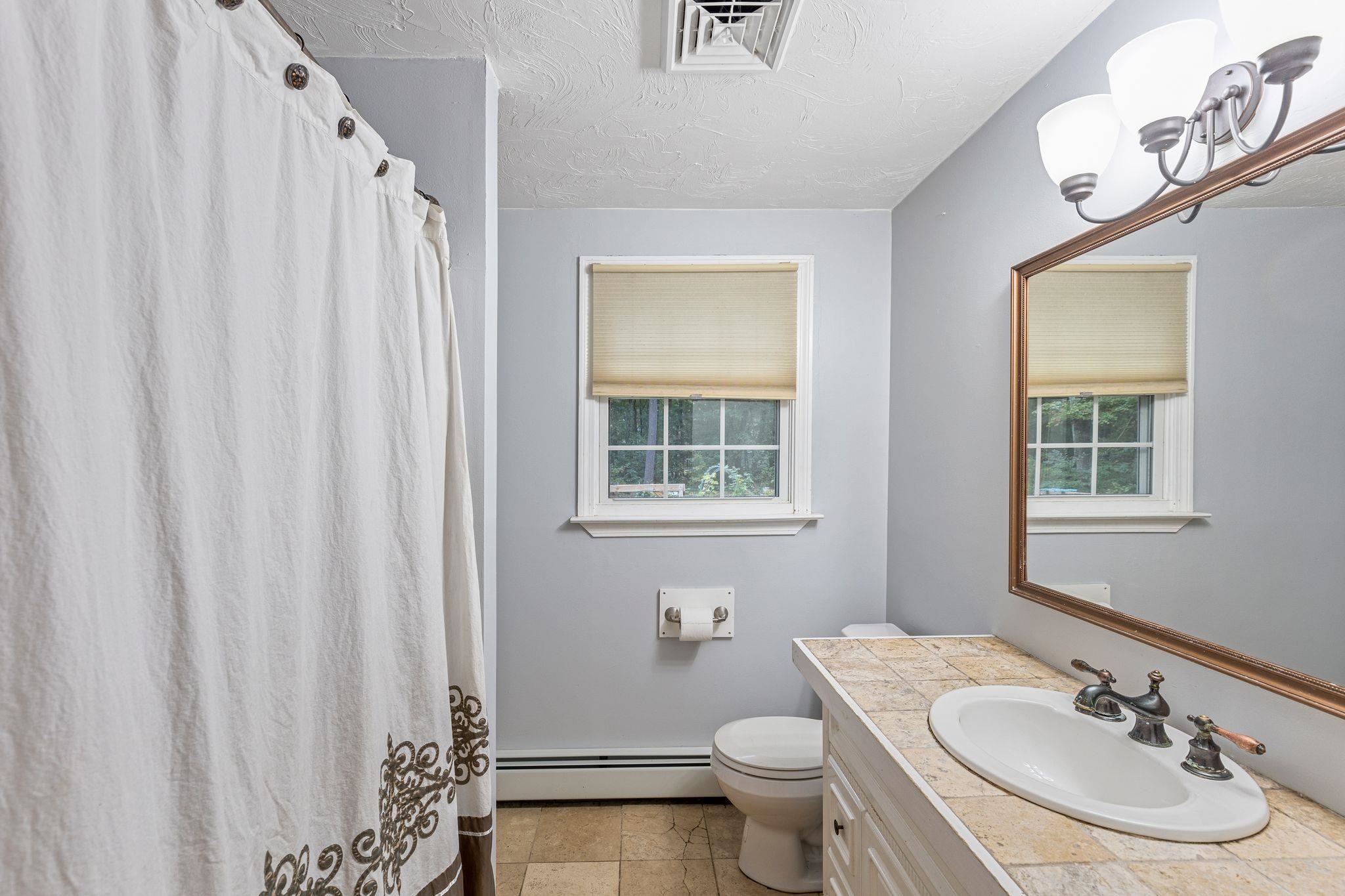 118 Scobie Pond Road Derry, NH 03038 - Photo 18 of 40