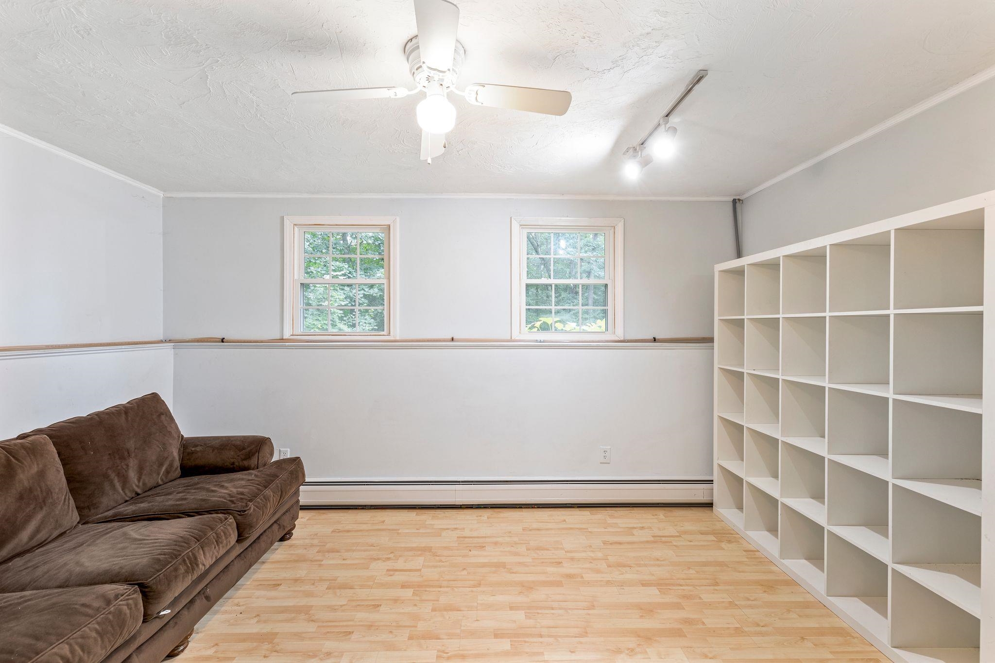 118 Scobie Pond Road Derry, NH 03038 - Photo 25 of 40
