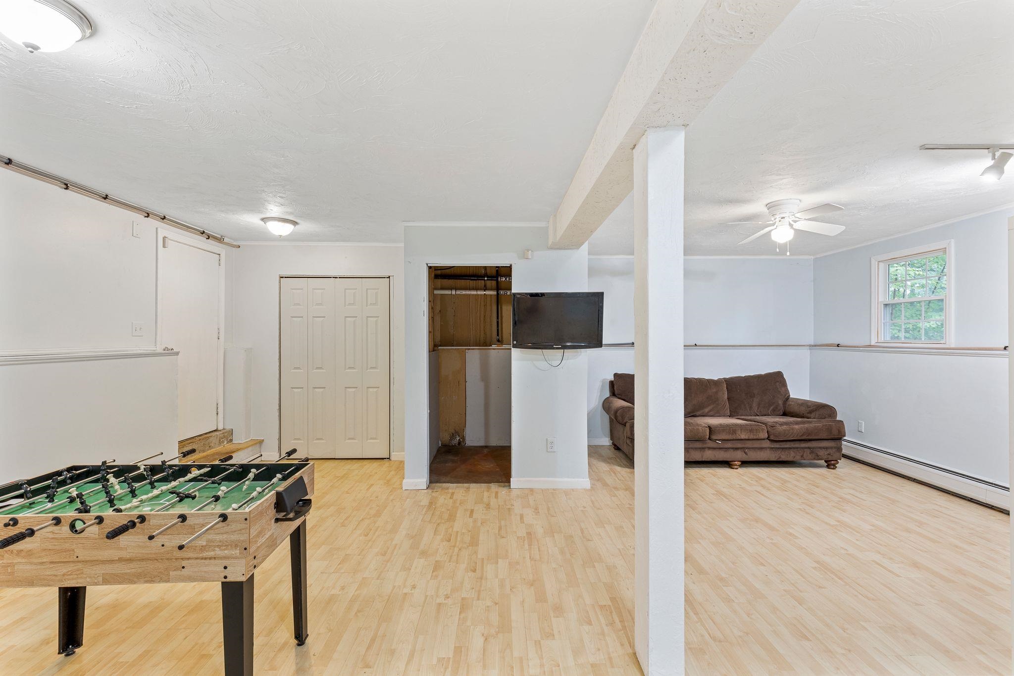 118 Scobie Pond Road Derry, NH 03038 - Photo 26 of 40
