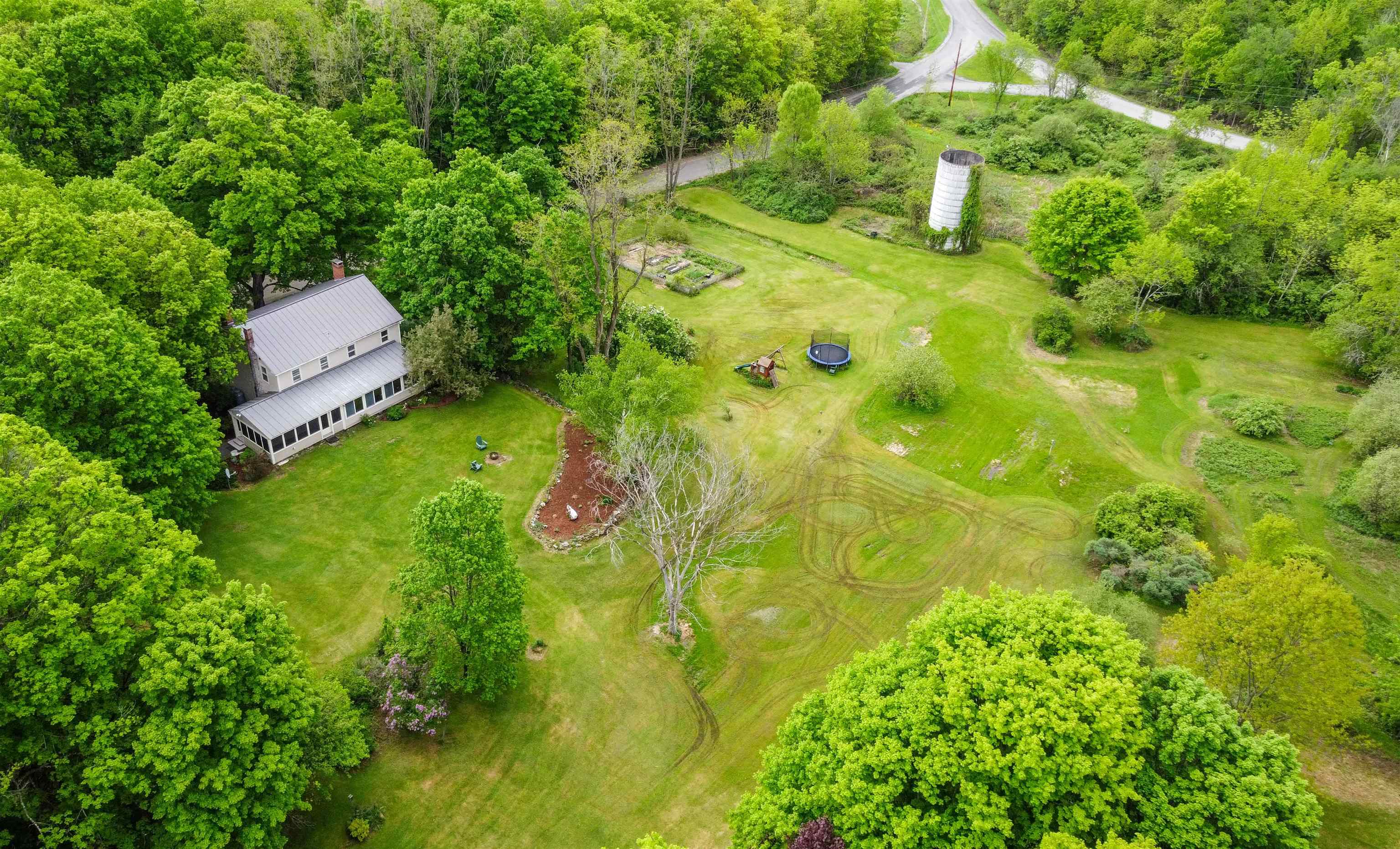 137 Middle Road Salisbury, VT 05769 - Photo 4 of 40