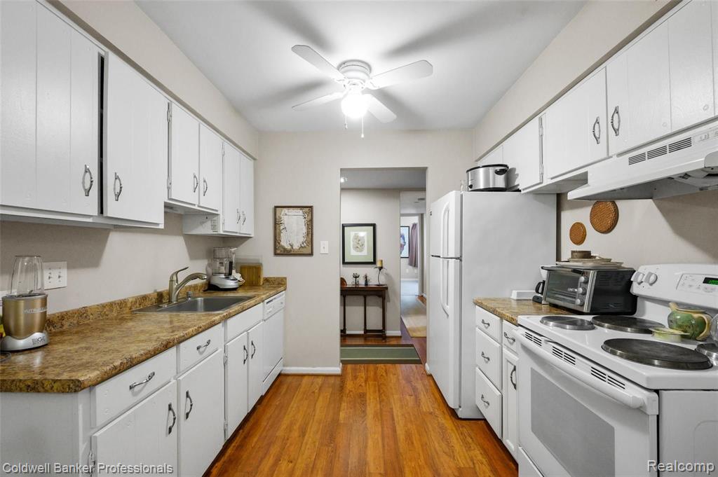 525 East University Drive, Unit 1002 Rochester, MI 48307 - Photo 4 of 12