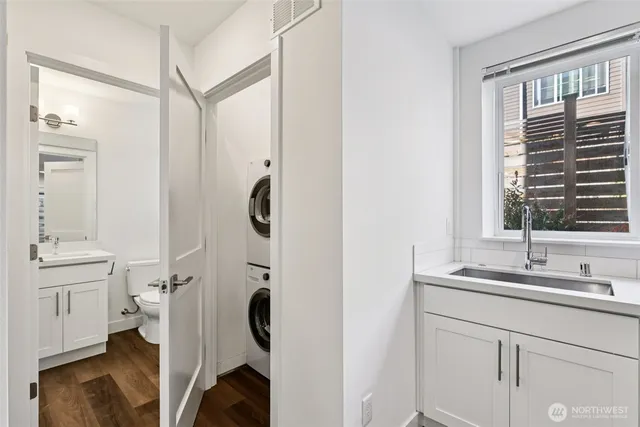 $999,900 | 5259 Brooklyn Avenue Northeast, Seattle, WA 98105