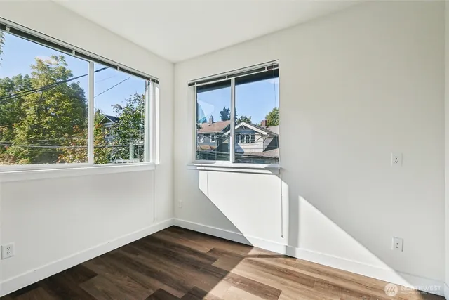$999,900 | 5259 Brooklyn Avenue Northeast, Seattle, WA 98105