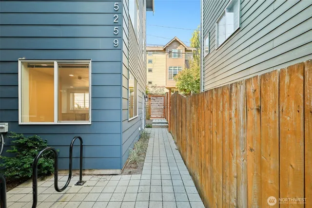 $999,900 | 5259 Brooklyn Avenue Northeast, Seattle, WA 98105