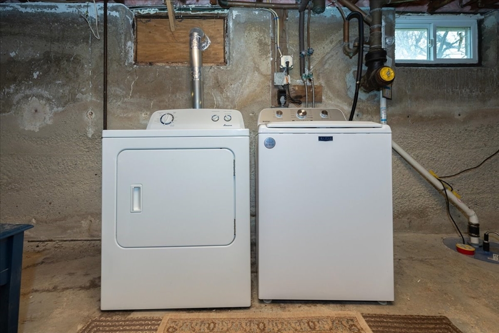 61 Beach Road Salisbury, MA 01952 - Photo 21 of 27 a utility room with dryer and washer