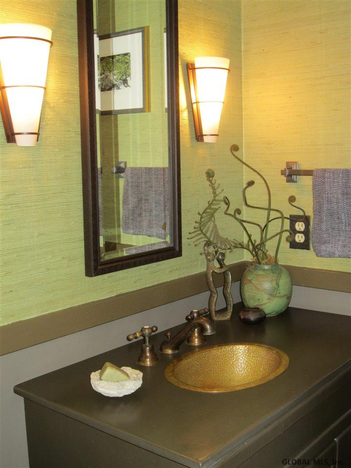 329 Loudon Road Colonie, NY 12211 - Photo 17 of 25 Photo 17