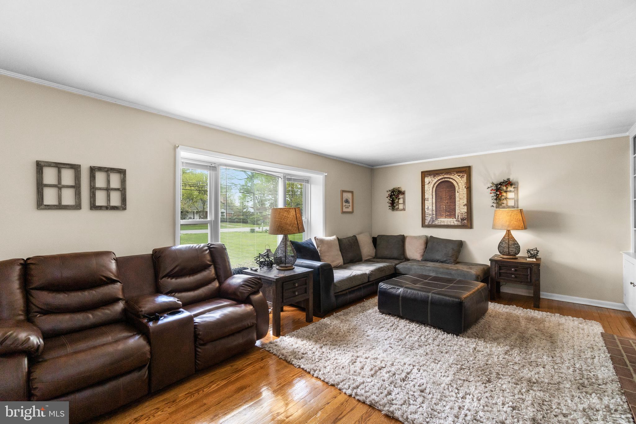 3801 Chatham Road Ellicott City, MD 21042 - Photo 4 of 25 Living Room