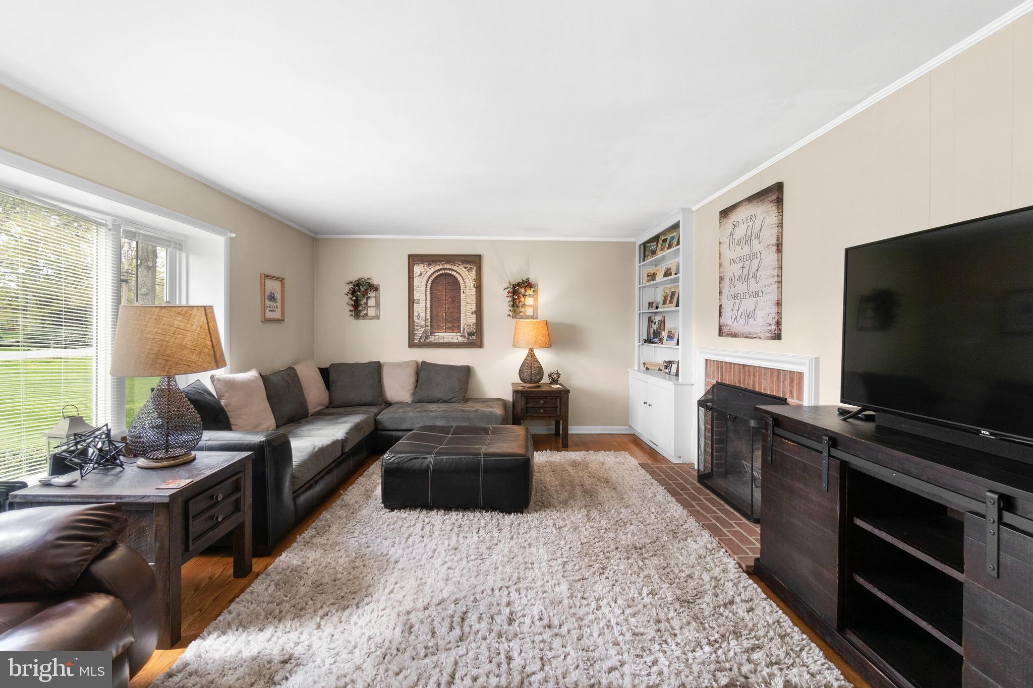 3801 Chatham Road Ellicott City, MD 21042 - Photo 5 of 25 Living Room
