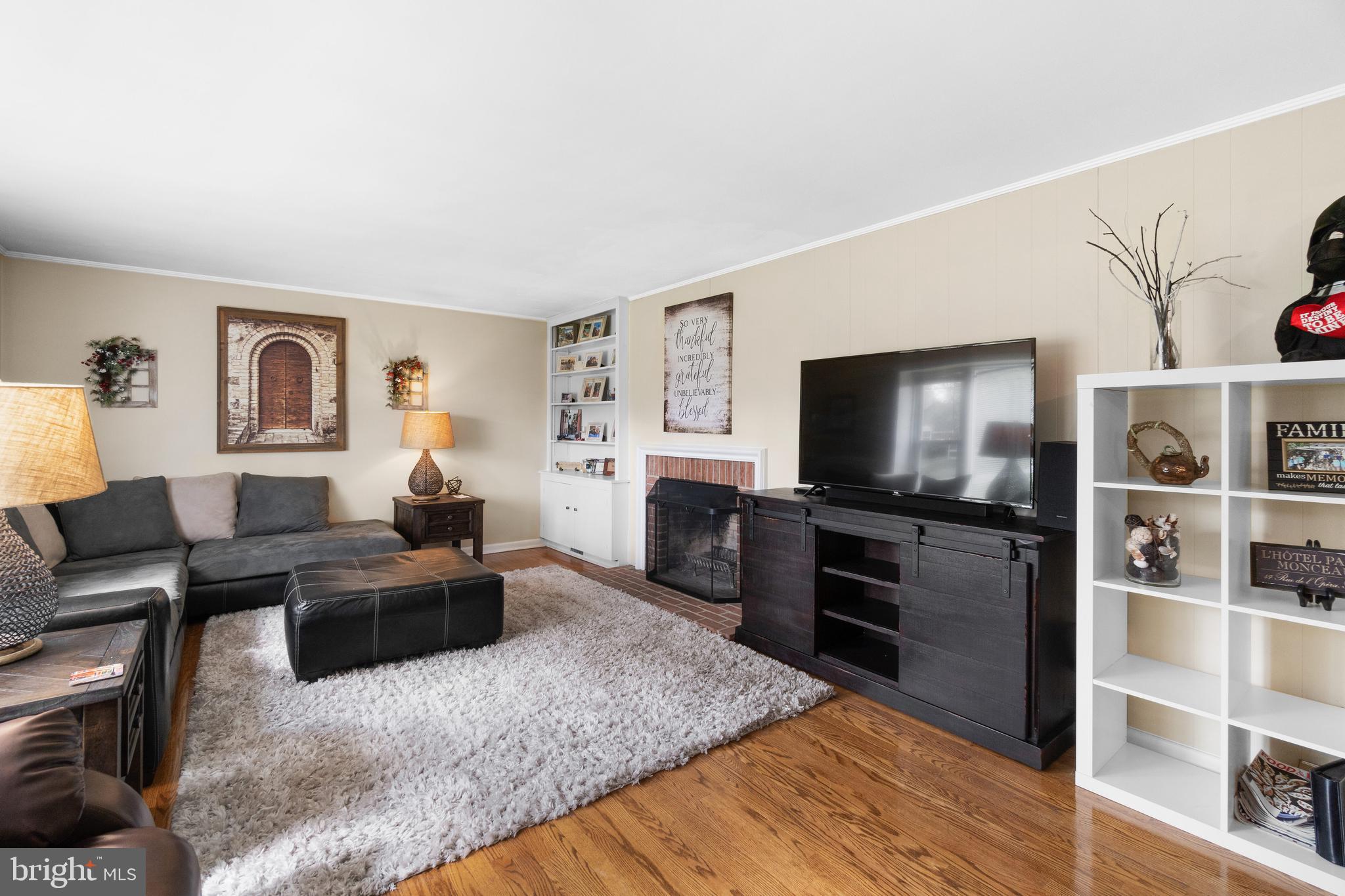 3801 Chatham Road Ellicott City, MD 21042 - Photo 6 of 25 Living Room