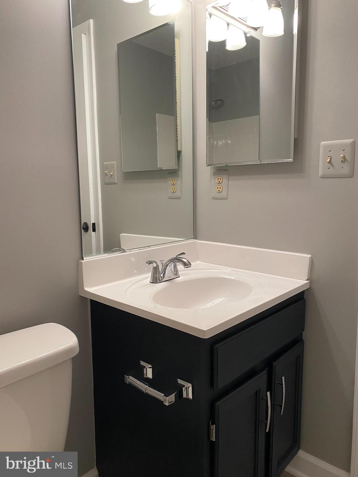 9259 Ridgefield Circle Frederick, MD 21701 - Photo 16 of 20 Hall bath