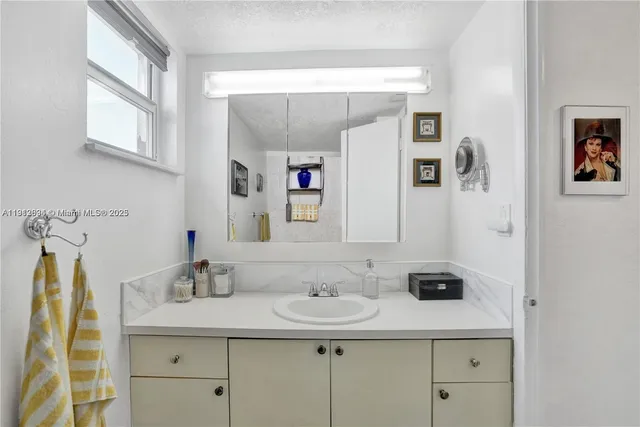 $210,000 | 1000 Northeast 191st Street, Unit 21, Miami, FL 33179