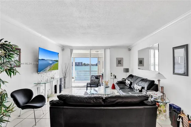 $210,000 | 1000 Northeast 191st Street, Unit 21, Miami, FL 33179