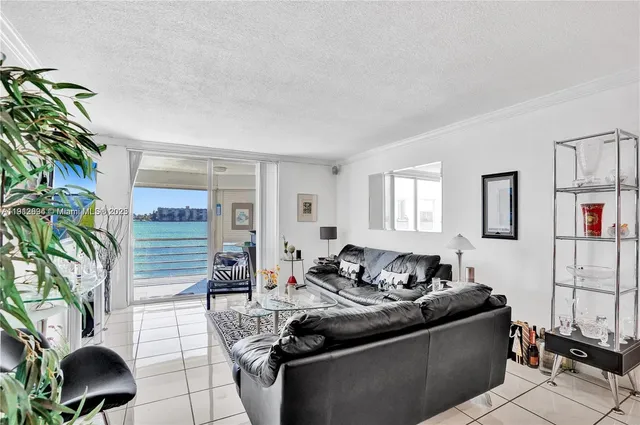$210,000 | 1000 Northeast 191st Street, Unit 21, Miami, FL 33179