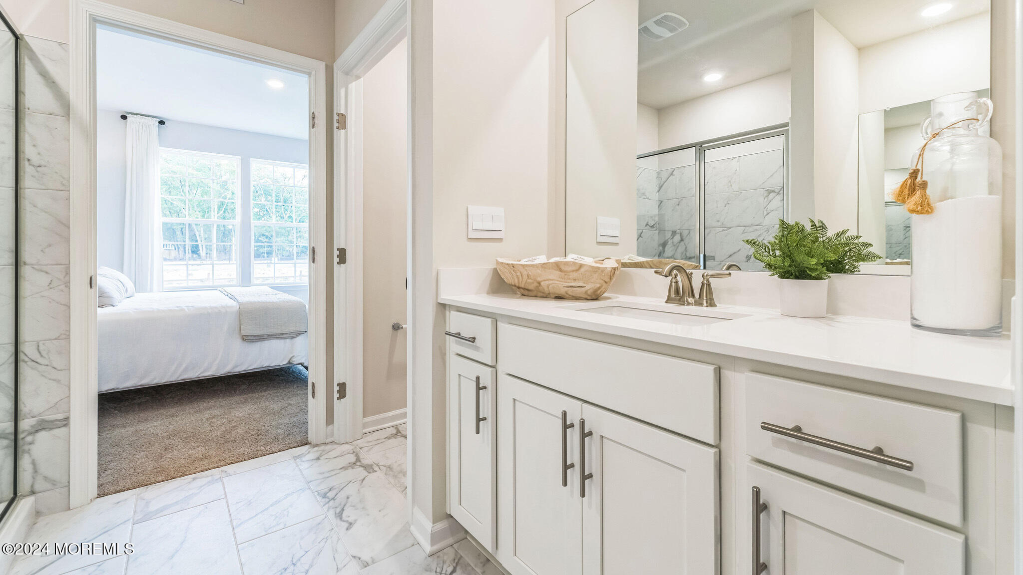 52 Victoria Gdns Square Neptune, NJ 07753 - Photo 19 of 29 a en suite bathroom with sink and mirror
