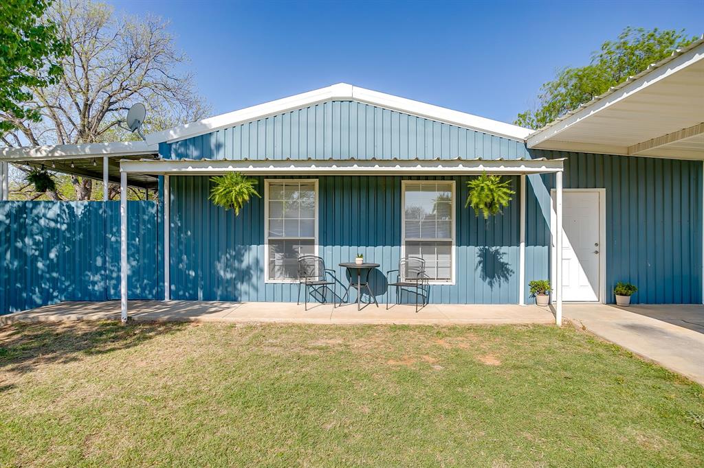 303 Gandy Street Lipan, TX 76462 - Photo 3 of 37