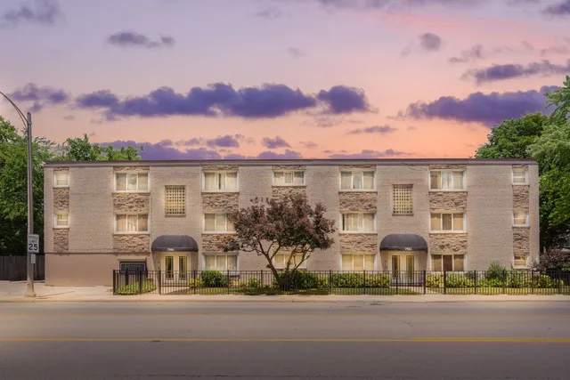 $188,000 | 7952 Madison Street, Unit 2E, River Forest, IL 60305