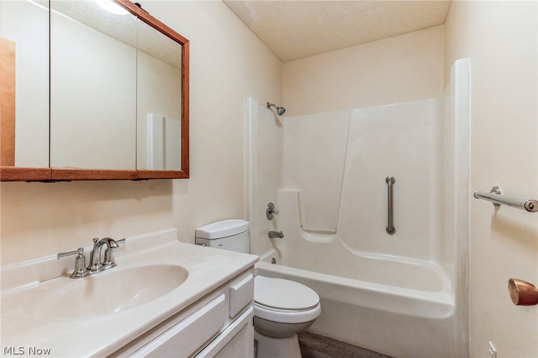 4248 Laurel Road Lorain, OH 44055 - Photo 17 of 23