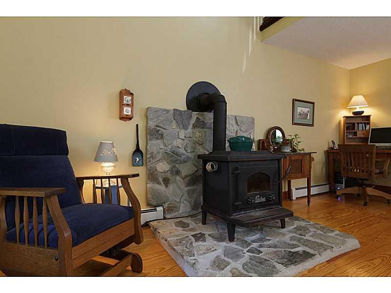 25 Harris Road Cumberland, ME 04021 - Photo 12 of 24 Living Room.