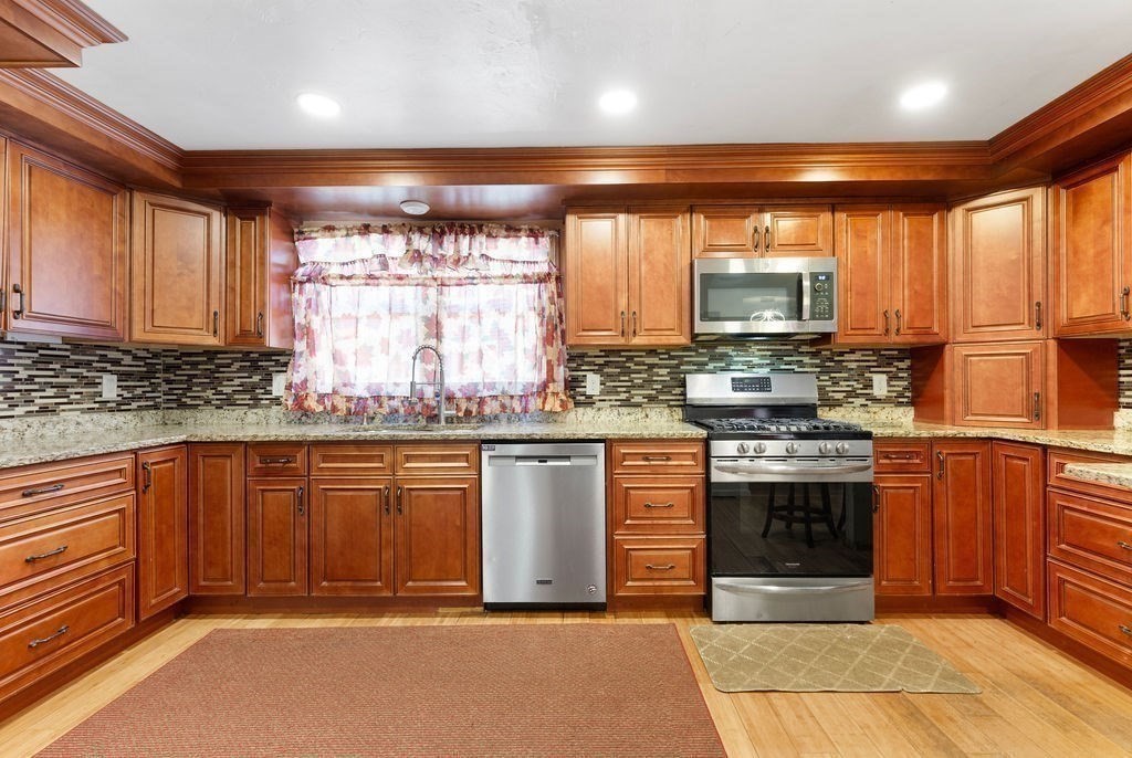 71 Dwinell Road Taunton, MA 02780 - Photo 4 of 32