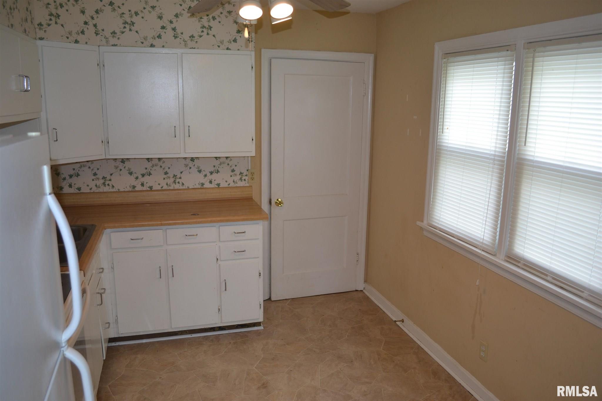 9 Baldwin Road Jacksonville, IL 62650 - Photo 5 of 9 Gallery Image 5