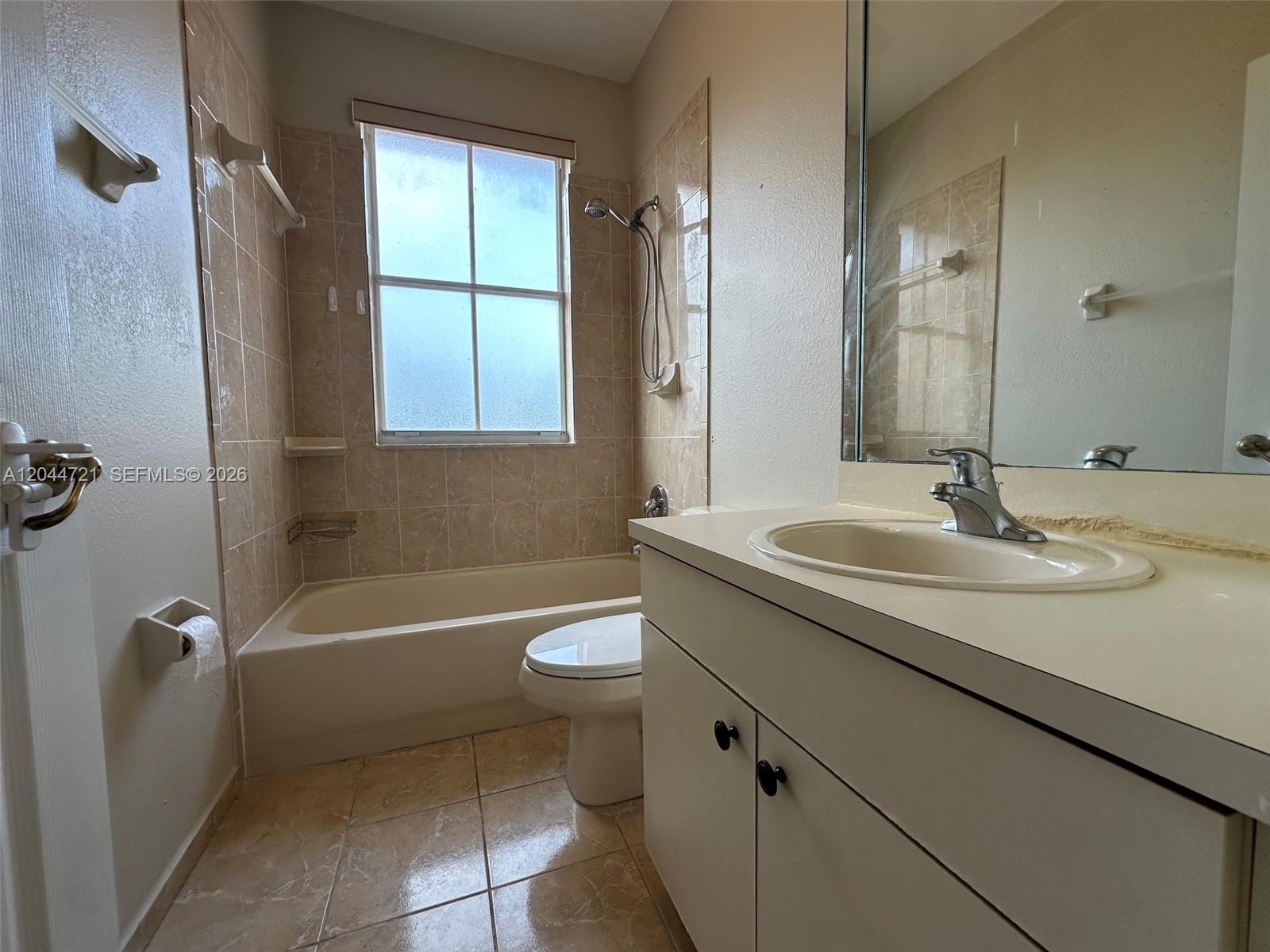 13741 Southwest 274th Terrace Homestead, FL 33032 - Photo 22 of 35 Bathroom 2