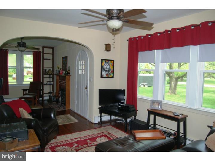 115 Blackwell Road Pennington, NJ 08534 - Photo 5 of 25 Living Room