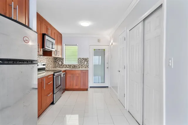 $1,650 | 851 Meridian Avenue, Unit 24, Miami Beach, FL 33139