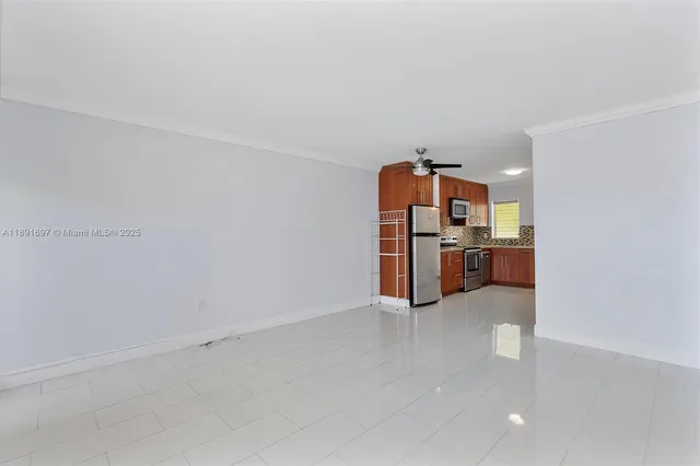 $1,650 | 851 Meridian Avenue, Unit 24, Miami Beach, FL 33139