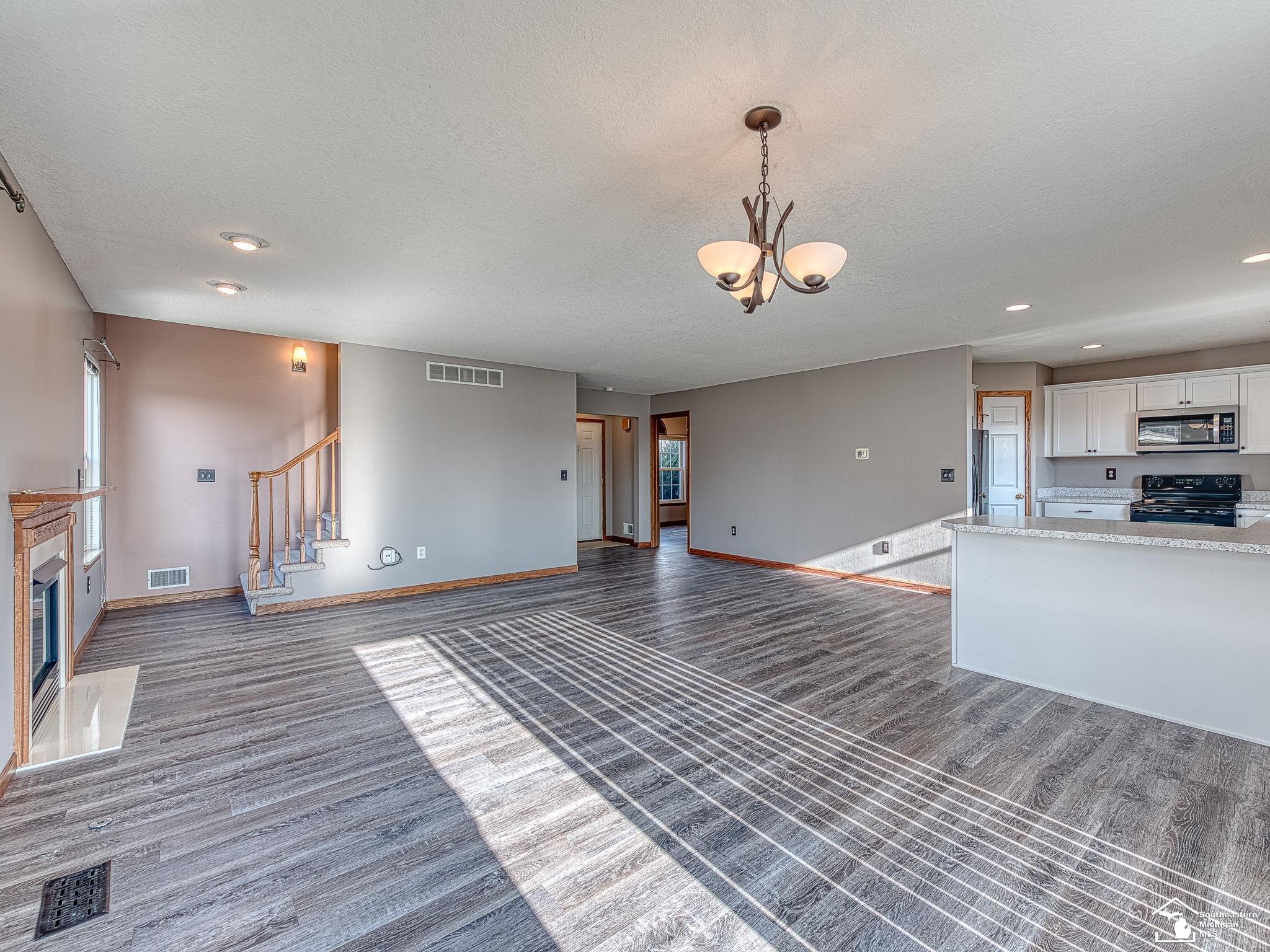13272 Lighthouse Road La Salle, MI 48145 - Photo 6 of 27 50134421-33eea8c4-e07e-45cb-83bc-7a0b5e8e89f3.JPG