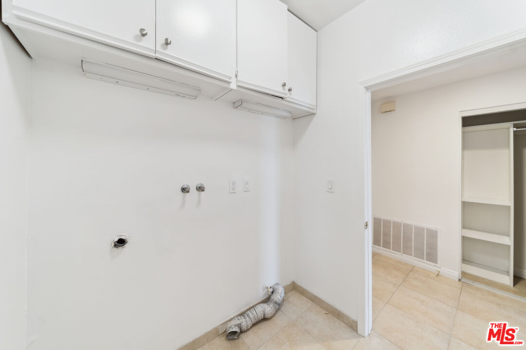 1508 Greenfield Avenue, Unit 307 Los Angeles, CA 90025 - Photo 9 of 27 a view of a room