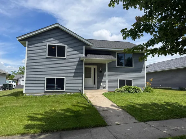$269,000 | 445 Maryland Street Northwest, Hutchinson, MN 55350